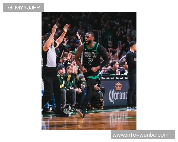 杰伦布朗本赛季表现惊艳场均293分63篮板5助攻创生涯新高